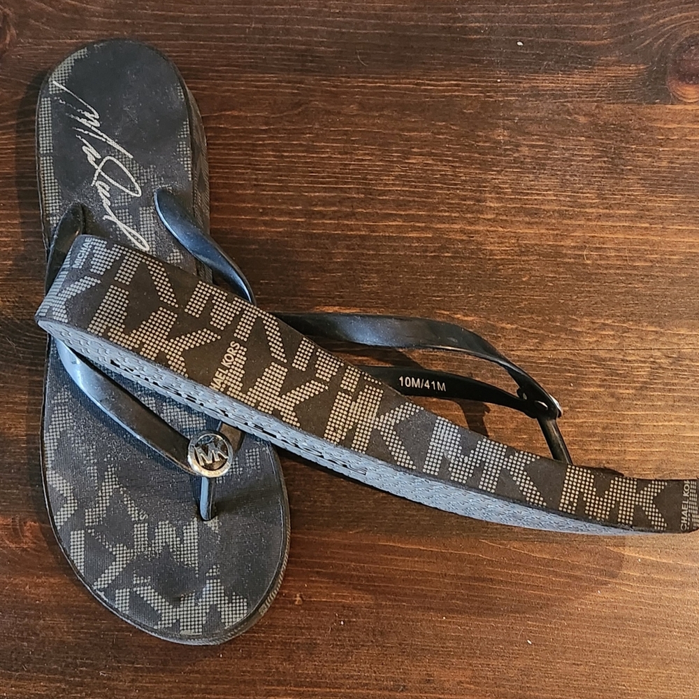 Michael kors platform flip flops. Womans sz 10. Black